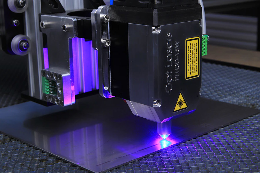 印刷包裝使(shi)用成熟工藝(yi)手段，對商品(pin)進行美化裝(zhuang)飾設計。