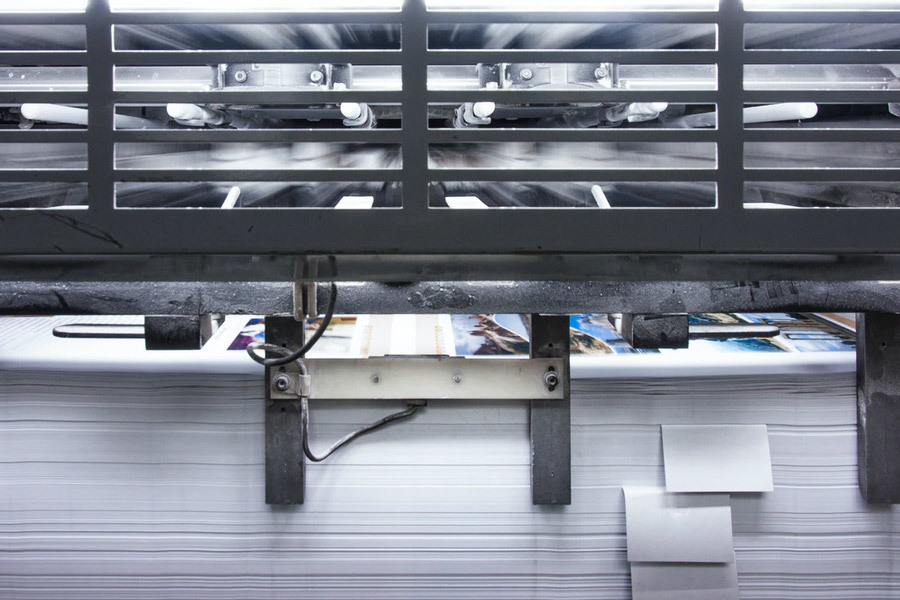 選畫冊(ce)不能急，看看(kan)畫冊印刷的(de)質量如何！